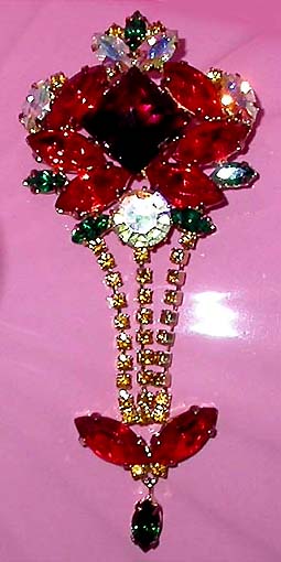 a beautiful vintage costume jewelry brooch unsigned