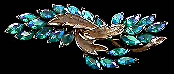 a beautiful vintage costume jewelry brooch unsigned