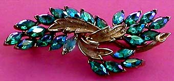 a beautiful vintage costume jewelry brooch unsigned