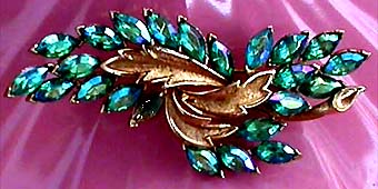 a beautiful vintage costume jewelry brooch unsigned