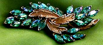 a beautiful vintage costume jewelry brooch unsigned