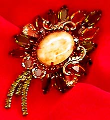 a beautiful vintage costume jewelry brooch unsigned