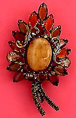 a beautiful vintage costume jewelry Brooch unsigned