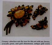 a beautiful vintage costume jewelry Brooch unsigned
