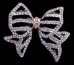a beautiful vintage costume jewelry brooch unsigned