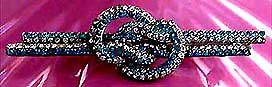 a beautiful vintage costume jewelry Brooch unsigned