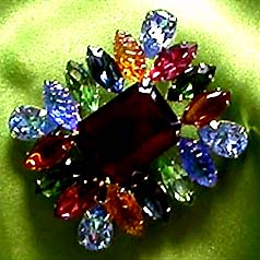 a beautiful vintage costume jewelry brooch unsigned