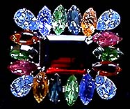 a beautiful vintage costume jewelry Brooch unsigned