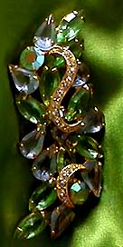 a beautiful vintage costume jewelry brooch unsigned