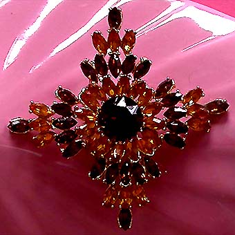 a beautiful vintage costume jewelry brooch unsigned