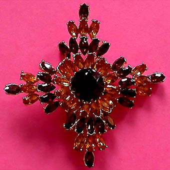 a beautiful vintage costume jewelry brooch unsigned