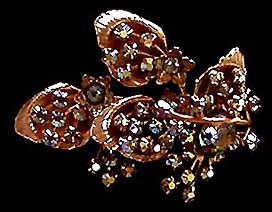 a beautiful vintage costume jewelry brooch unsigned