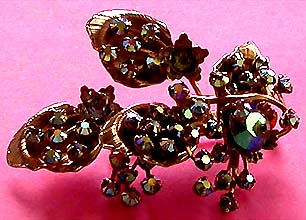 a beautiful vintage costume jewelry brooch unsigned