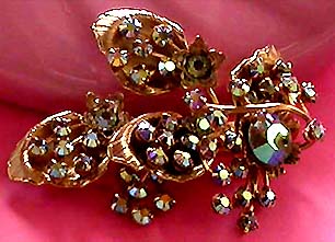 a beautiful vintage costume jewelry brooch unsigned