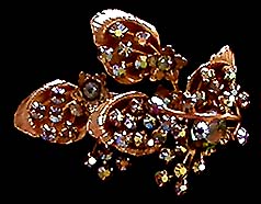 a beautiful vintage costume jewelry Brooch unsigned