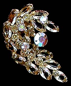 a beautiful vintage costume jewelry brooch unsigned