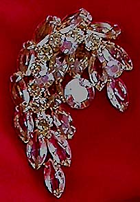 a beautiful vintage costume jewelry brooch unsigned