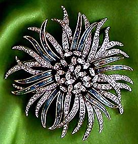 a beautiful vintage costume jewelry brooch unsigned