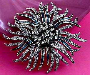 a beautiful vintage costume jewelry brooch unsigned