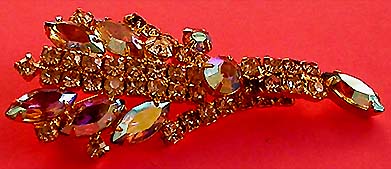 a beautiful vintage costume jewelry brooch unsigned