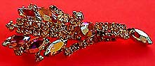 a beautiful vintage costume jewelry Brooch unsigned