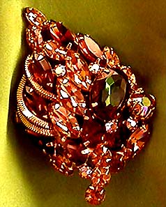 a beautiful vintage costume jewelry brooch unsigned