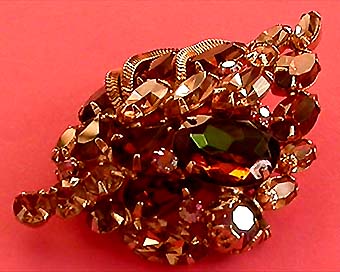 a beautiful vintage costume jewelry brooch unsigned