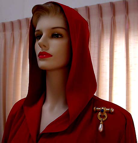 a beautiful vintage costume jewelry brooch unsigned