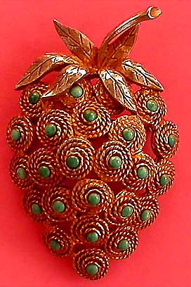 a beautiful vintage costume jewelry brooch unsigned