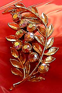 a beautiful vintage costume jewelry brooch unsigned