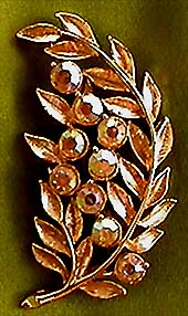 a beautiful vintage costume jewelry brooch unsigned