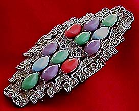 a beautiful vintage costume jewelry brooch unsigned