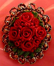 a beautiful vintage costume jewelry Brooch unsigned