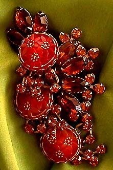 a beautiful vintage costume jewelry brooch unsigned