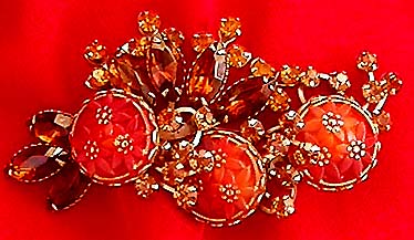 a beautiful vintage costume jewelry brooch unsigned
