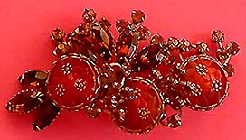a beautiful vintage costume jewelry Brooch unsigned