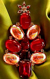 a beautiful vintage costume jewelry Brooch unsigned