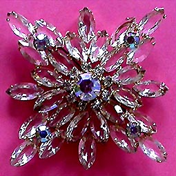 a beautiful vintage costume jewelry brooch unsigned