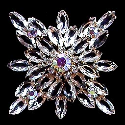 a beautiful vintage costume jewelry brooch unsigned