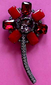 a beautiful vintage costume jewelry brooch unsigned