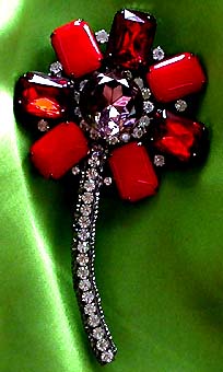 a beautiful vintage costume jewelry brooch unsigned