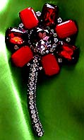 a beautiful vintage costume jewelry Brooch unsigned