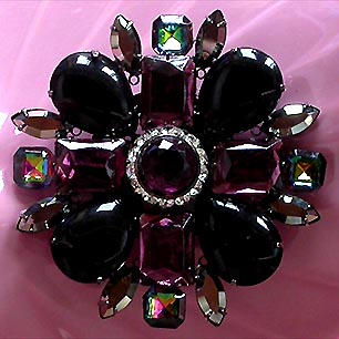 a beautiful vintage costume jewelry brooch unsigned