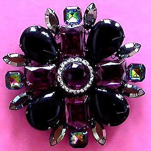 a beautiful vintage costume jewelry brooch unsigned