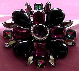 a beautiful vintage costume jewelry brooch unsigned