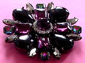 a beautiful vintage costume jewelry brooch unsigned