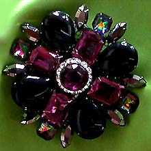 a beautiful vintage costume jewelry brooch unsigned