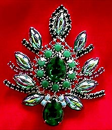 a beautiful vintage costume jewelry brooch unsigned