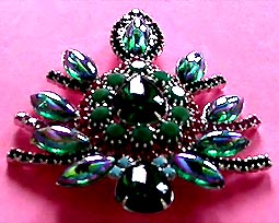 a beautiful vintage costume jewelry brooch unsigned
