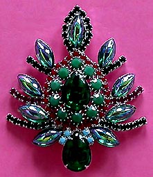 a beautiful vintage costume jewelry brooch unsigned